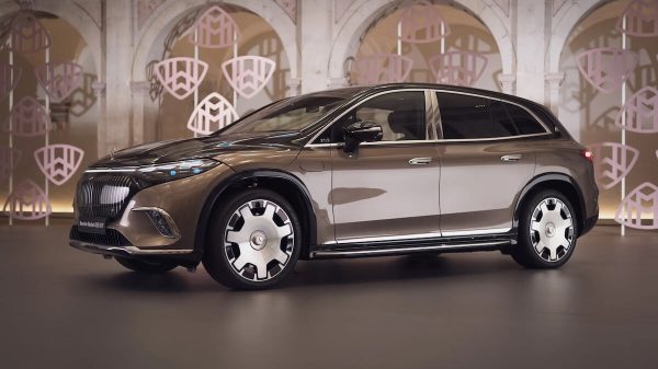 مرسيدس بنز تقلّص طرازات EQ وتوقف S63 E Performance ضمن إعادة تنظيم تشكيلتها