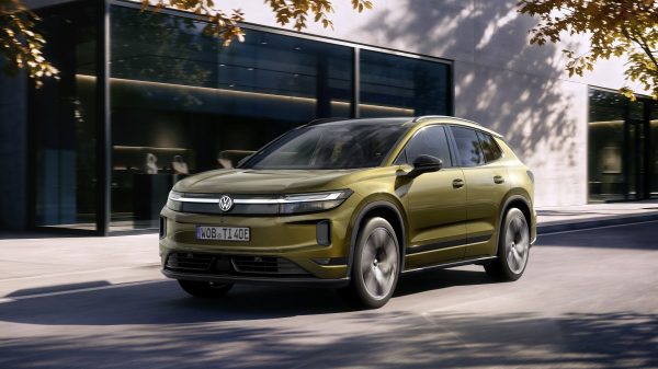فولكس فاجن تكشف رسميًا عن ID.Tiguan الكهربائية بالكامل كبديل لطراز ID.4